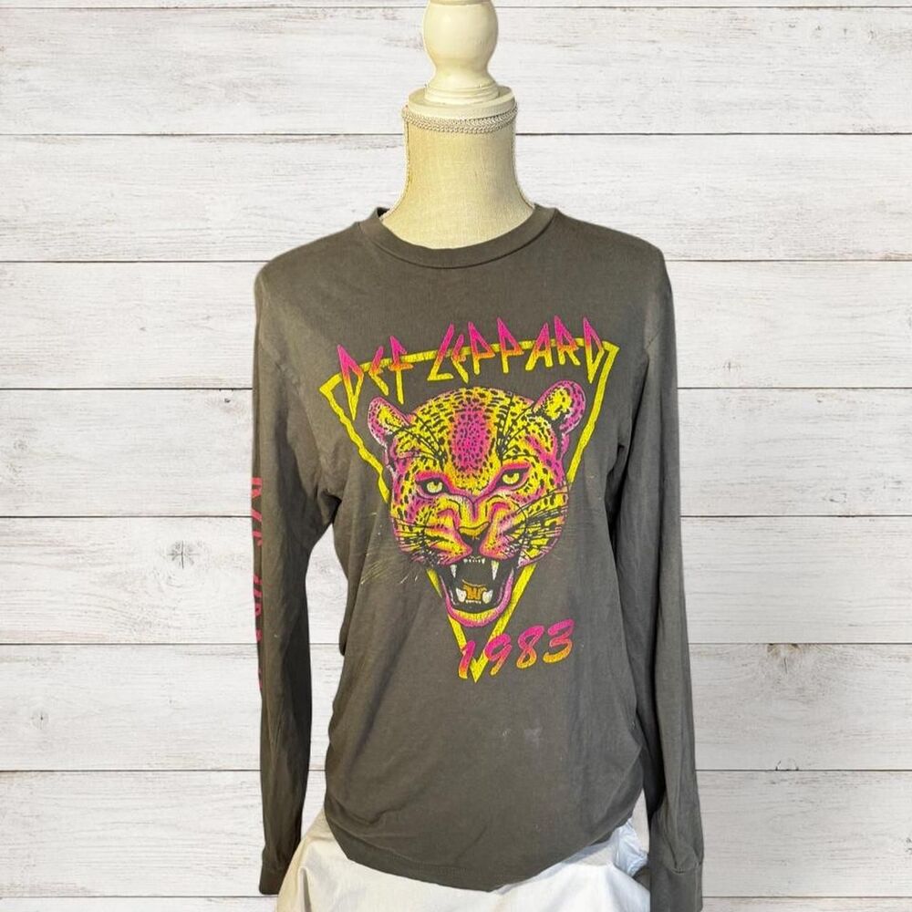 Def-leppard Women's Black and Grey T-shirt